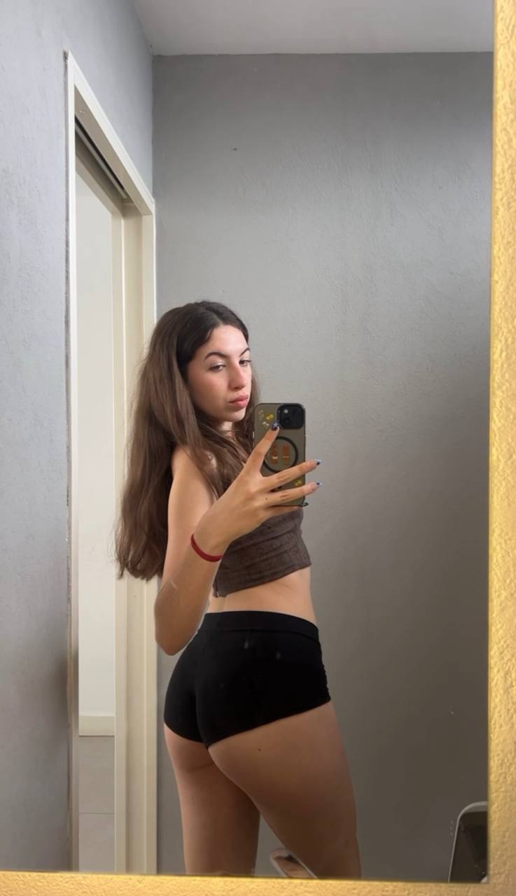 Amber in her underwear in Vadodara