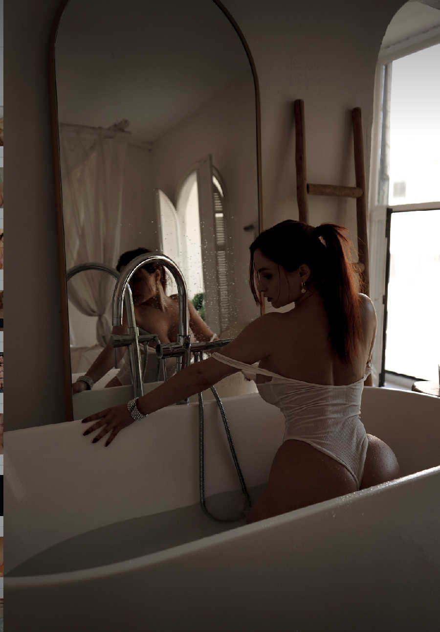 A playful frame from Miranda Faith nude — online in Vadodara