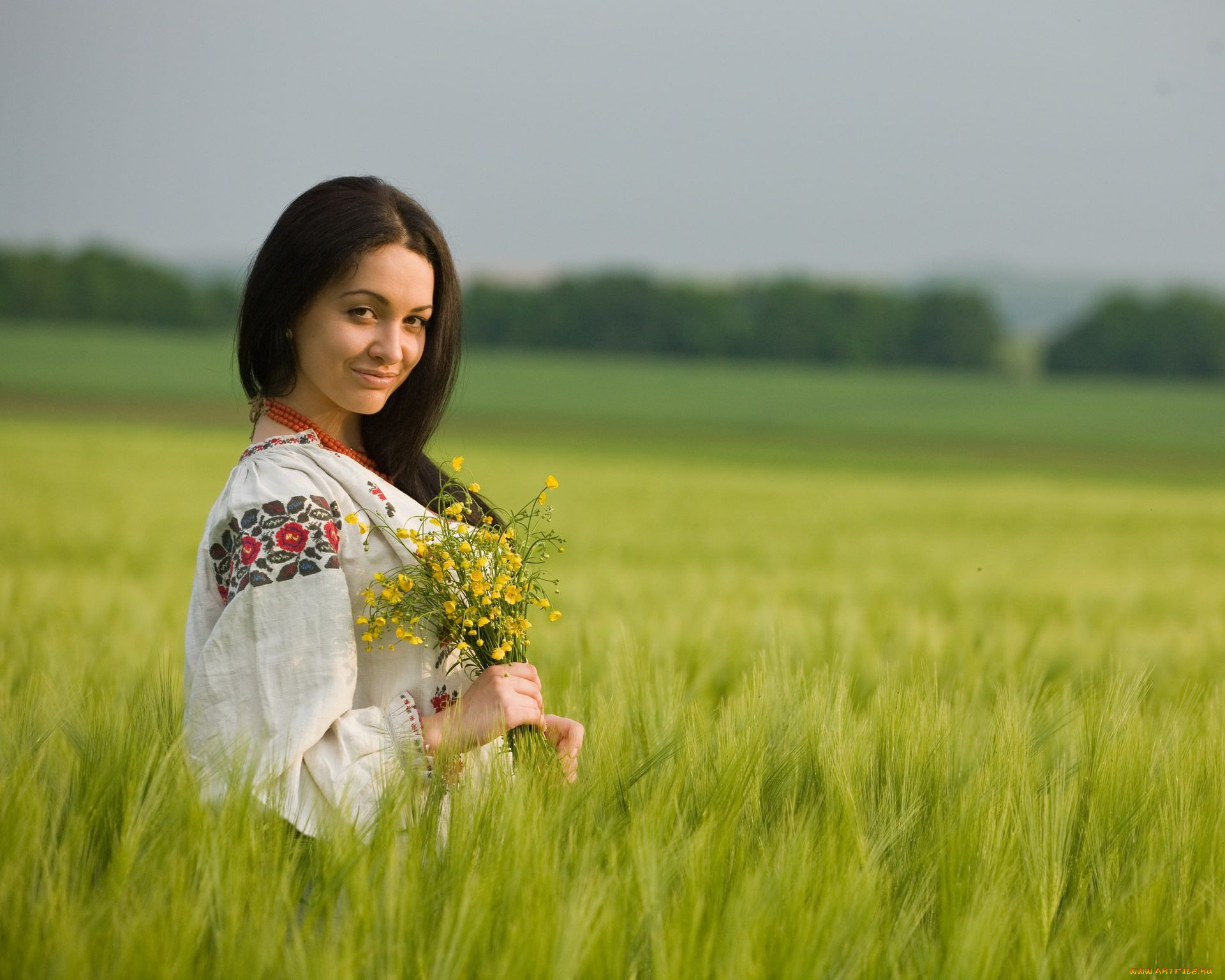 Women in Slavic costumes in Vadodara