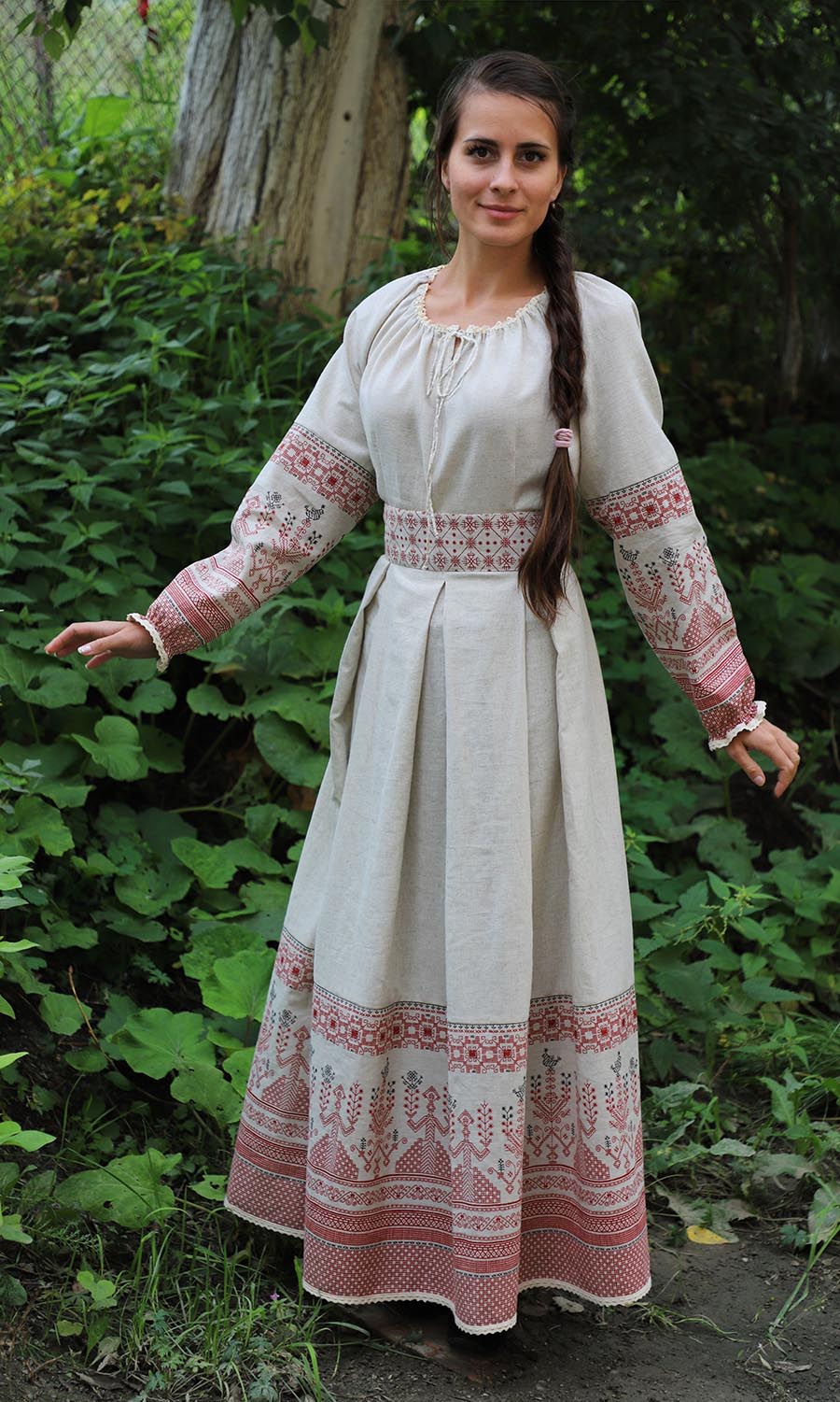 Girls in Slavic costumes in Vadodara
