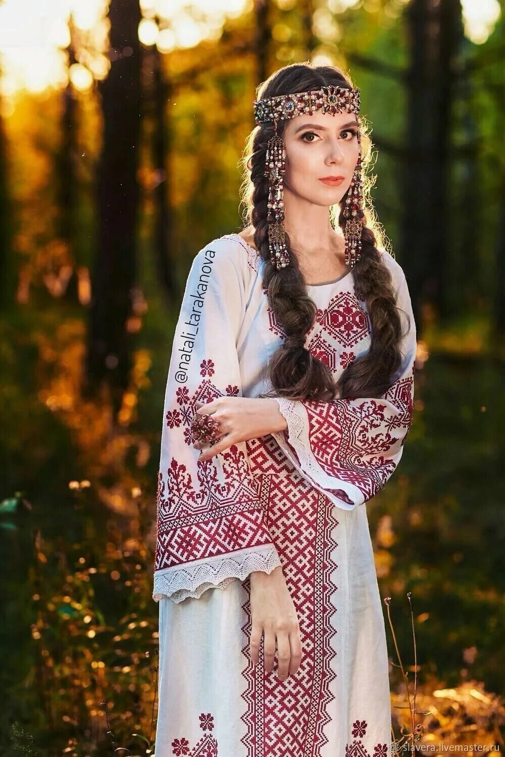 Girls in Slavic costumes in Vadodara